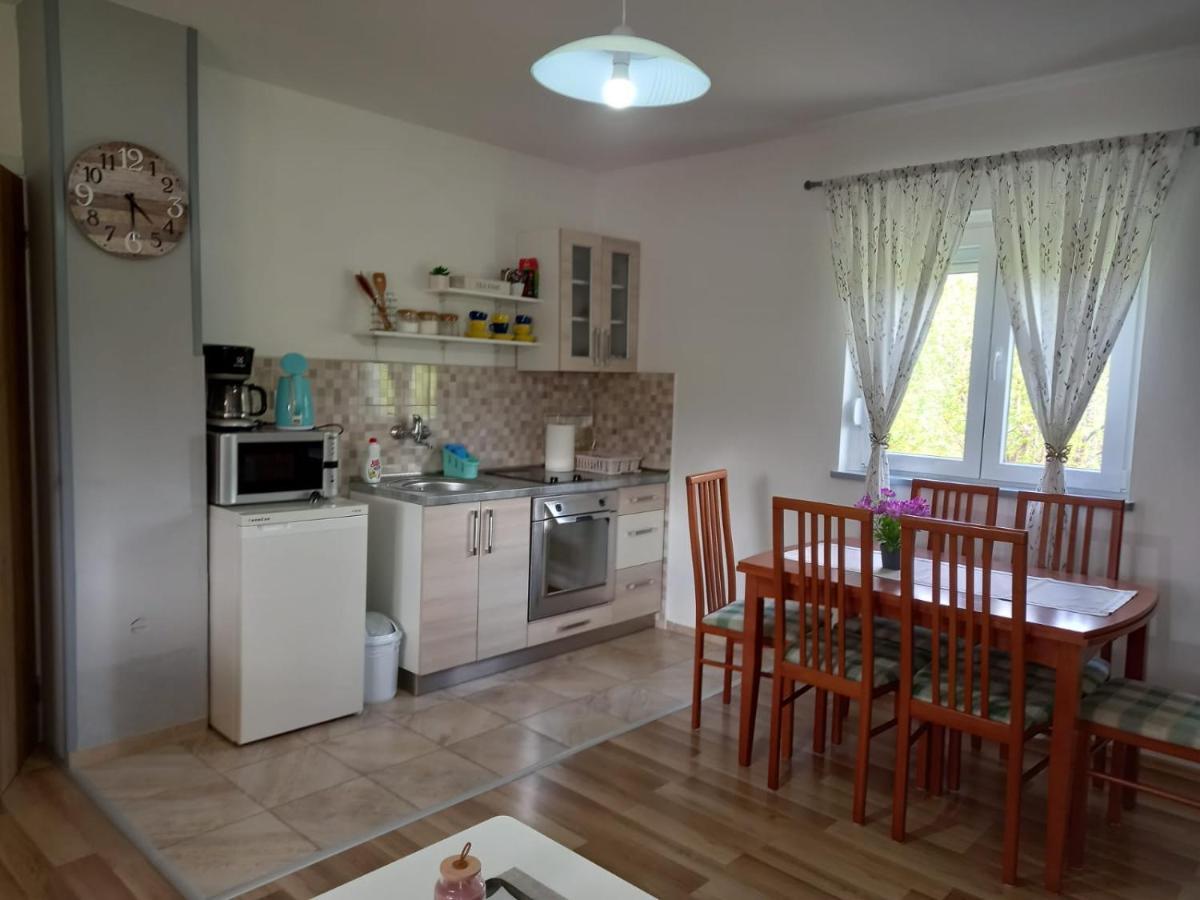 Apartment Rosie สโมลยานัซ ภายนอก รูปภาพ