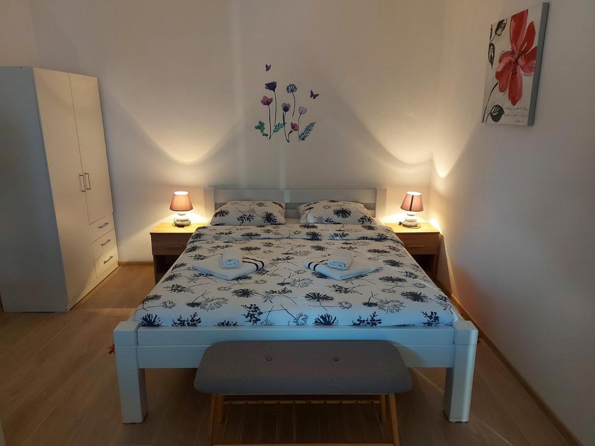 Apartment Rosie สโมลยานัซ ภายนอก รูปภาพ